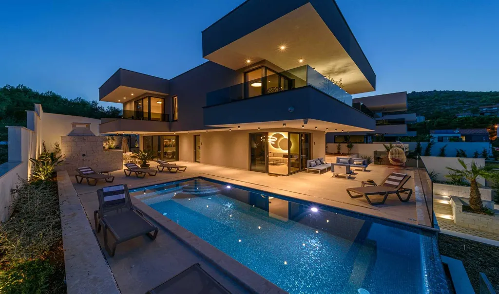 Villa in Marina with Heated Pool for 8 Guests