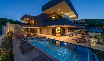 Villa in Marina with Heated Pool for 8 Guests