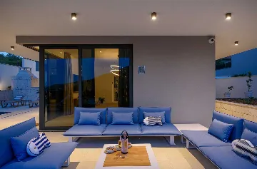 Villa in Marina with Heated Pool for 8 Guests