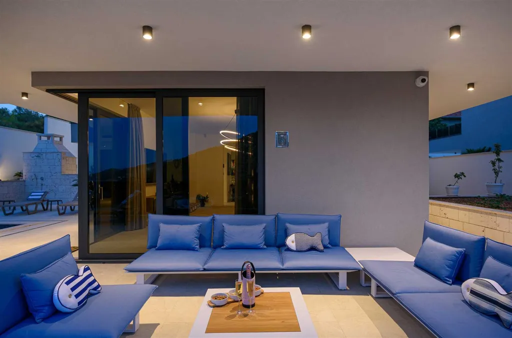 Villa in Marina with Heated Pool for 8 Guests