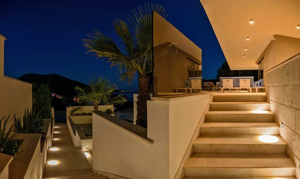 Villa in Marina with Heated Pool for 8 Guests