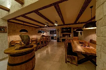 Villa in Marina with Heated Pool for 8 Guests