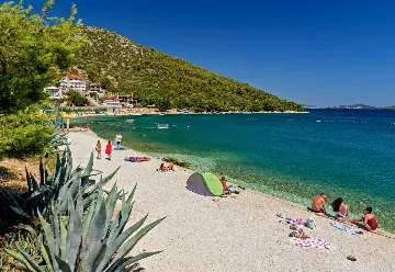 Villa in Marina with Heated Pool for 8 Guests