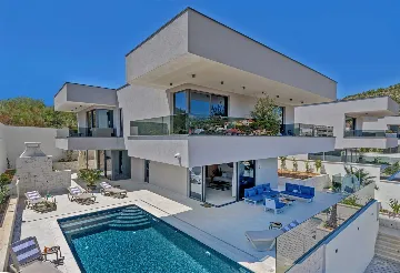 Villa in Marina with Heated Pool for 8 Guests