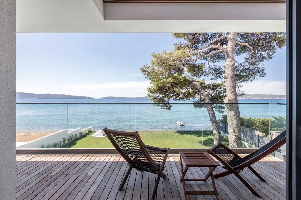 Kaštel Kambelovac Villa with Heated Private Pool