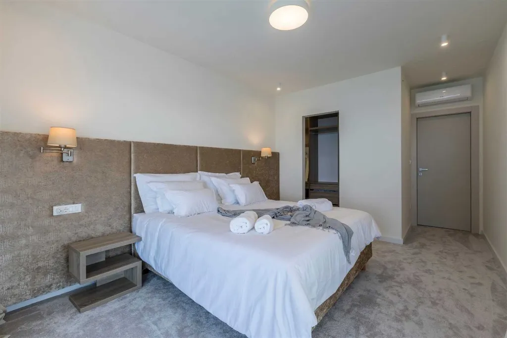 Kaštel Kambelovac Villa with Heated Private Pool