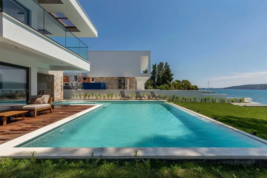 Kaštel Kambelovac Villa with Heated Private Pool
