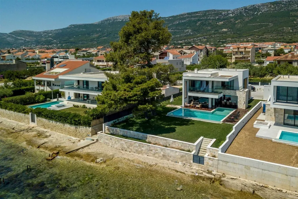 Kaštel Kambelovac Villa with Heated Private Pool