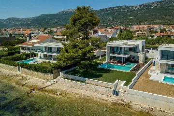 Kaštel Kambelovac Villa with Heated Private Pool