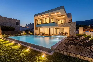 Kaštel Kambelovac Villa with Heated Private Pool