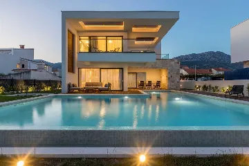 Kaštel Kambelovac Villa with Heated Private Pool