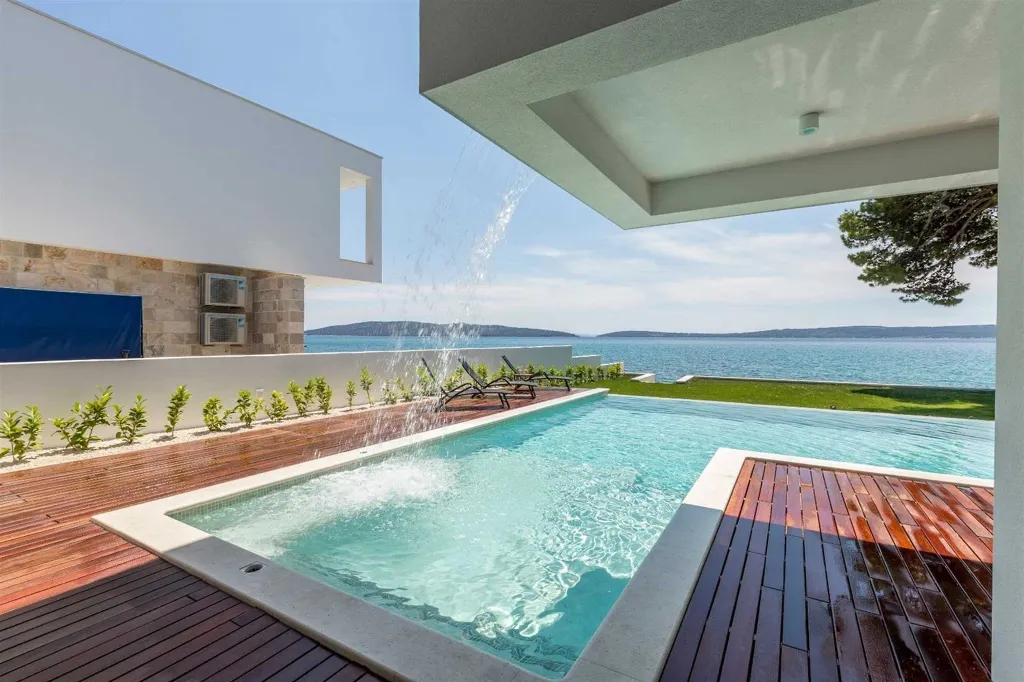 Kaštel Kambelovac Villa with Heated Private Pool