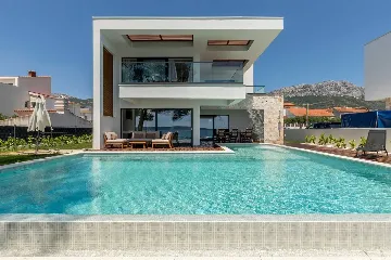Kaštel Kambelovac Villa with Heated Private Pool