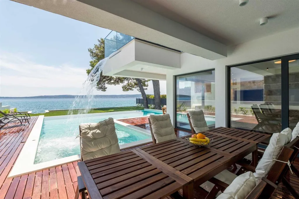 Kaštel Kambelovac Villa with Heated Private Pool
