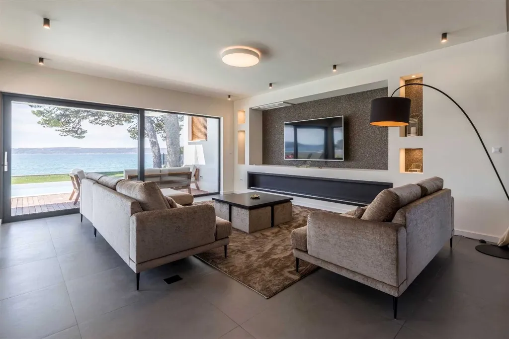 Kaštel Kambelovac Villa with Heated Private Pool