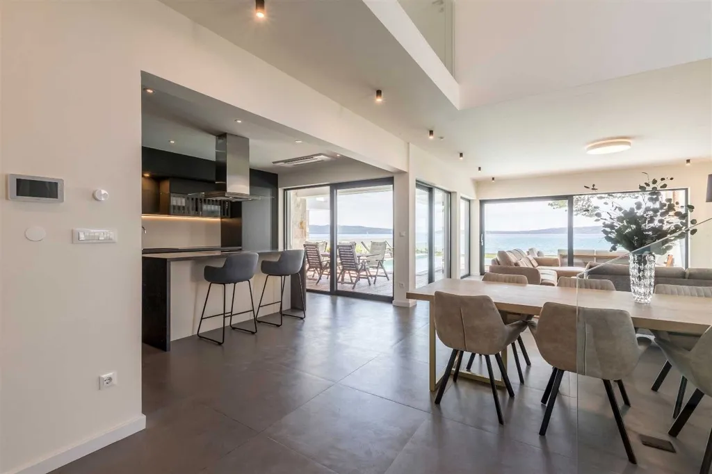 Kaštel Kambelovac Villa with Heated Private Pool
