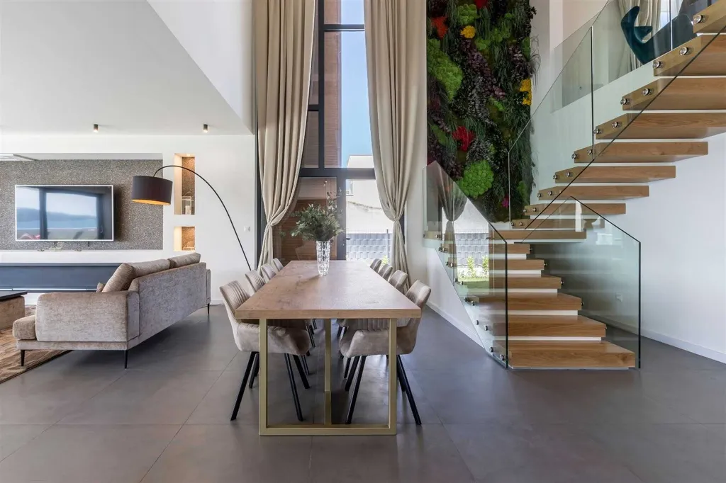 Kaštel Kambelovac Villa with Heated Private Pool