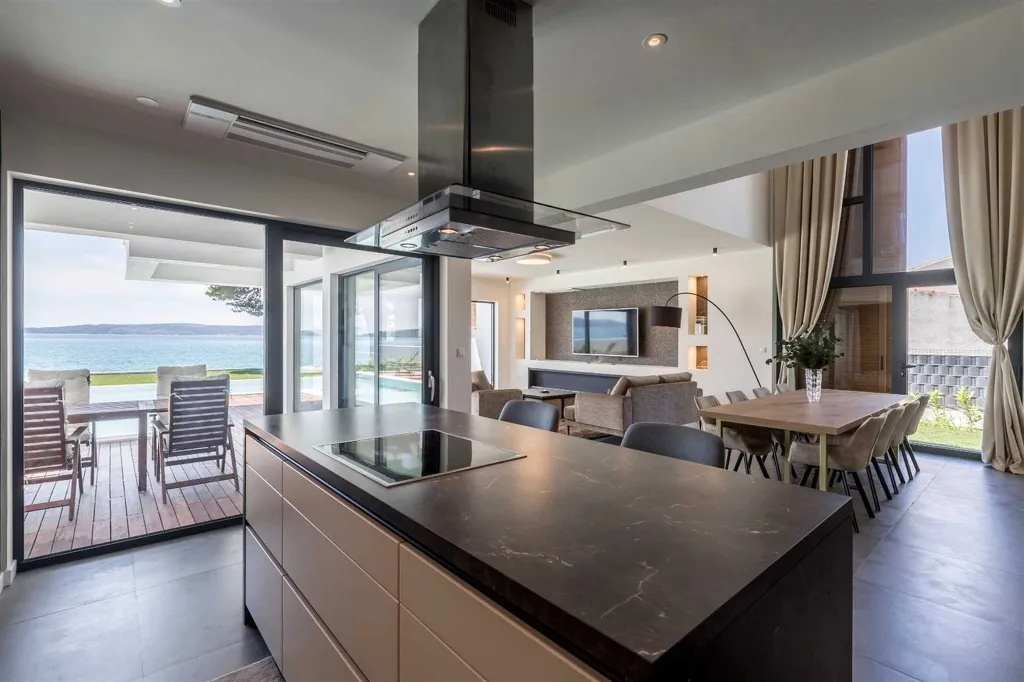 Kaštel Kambelovac Villa with Heated Private Pool