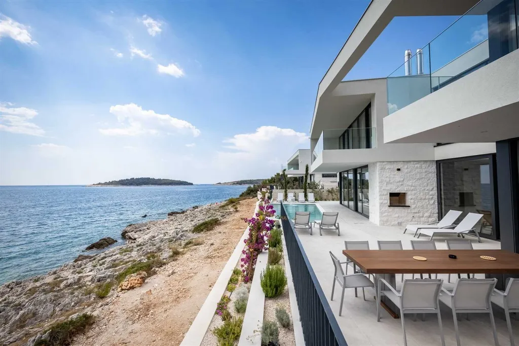 Rogoznica Seafront Villa for 10 with Heated Pool