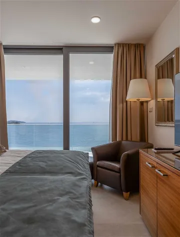 Rogoznica Seafront Villa for 10 with Heated Pool