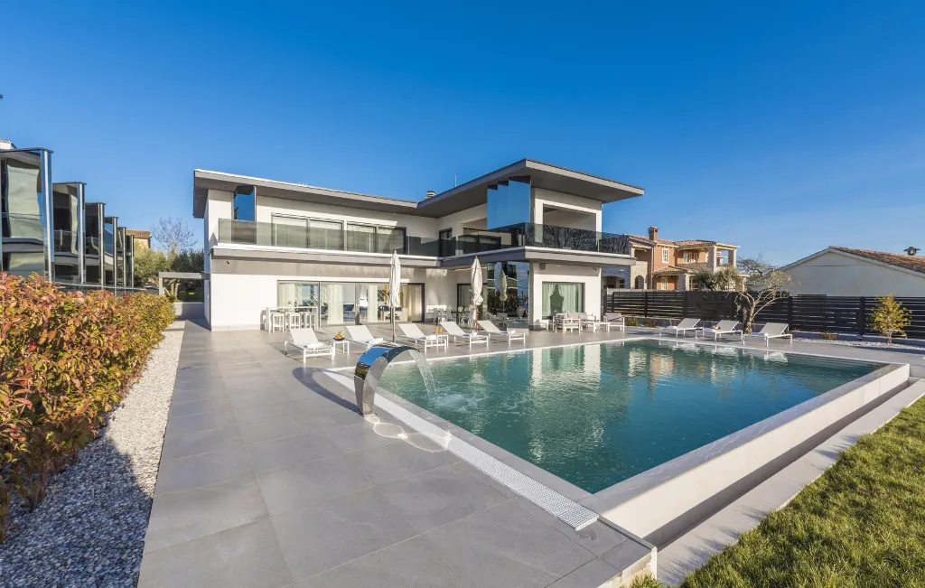 Kaštelir Villa for Up to 10 Guests