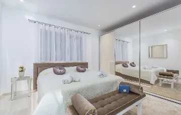 Kaštelir Villa for Up to 10 Guests