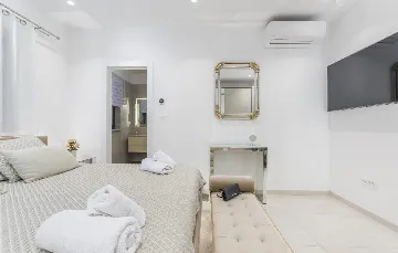 Kaštelir Villa for Up to 10 Guests