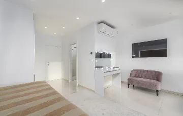 Kaštelir Villa for Up to 10 Guests