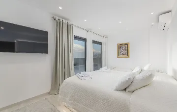 Kaštelir Villa for Up to 10 Guests