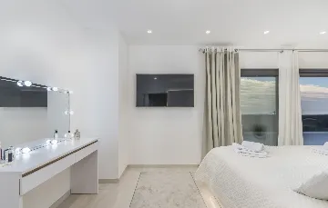 Kaštelir Villa for Up to 10 Guests