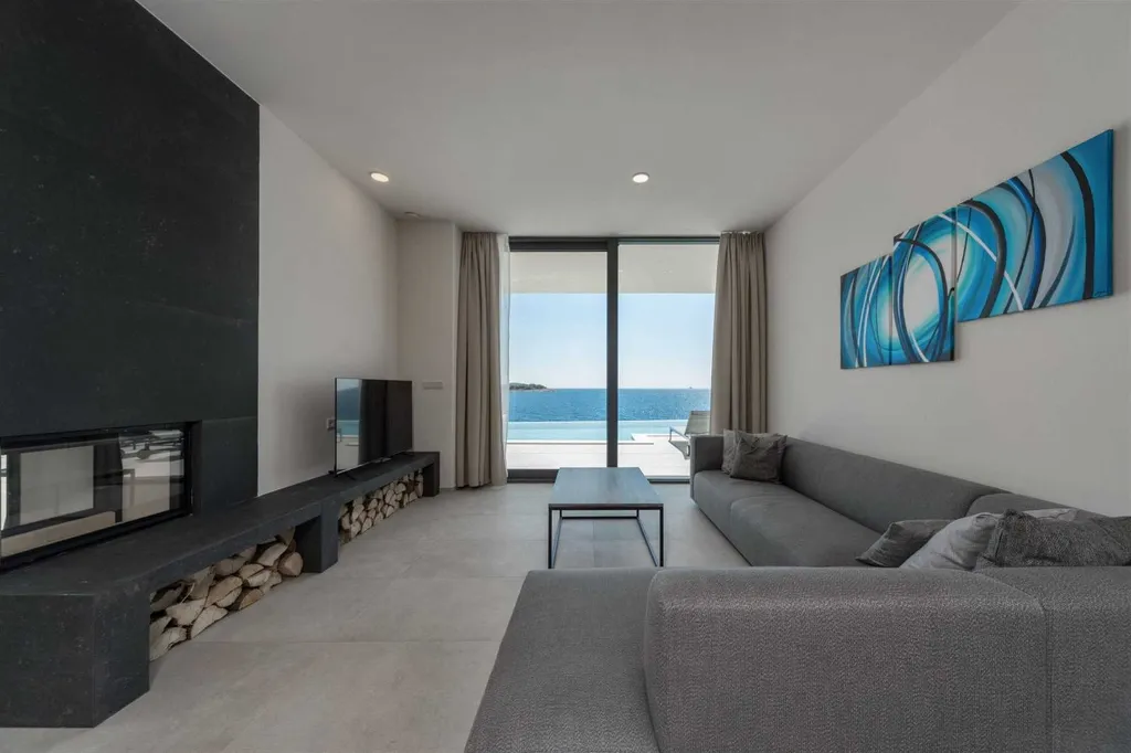 Seafront Villa in Rogoznica for 10 Guests