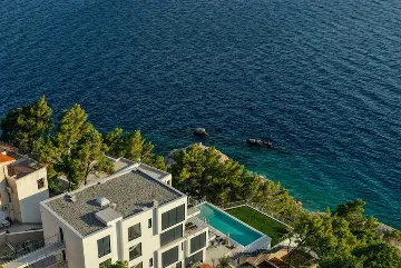 9-Bedroom Villa with Private Pool in Brela