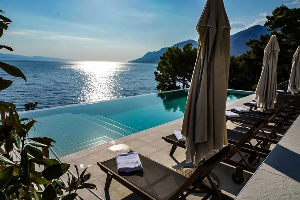 9-Bedroom Villa with Private Pool in Brela