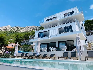 9-Bedroom Villa with Private Pool in Brela