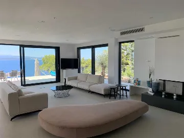 9-Bedroom Villa with Private Pool in Brela