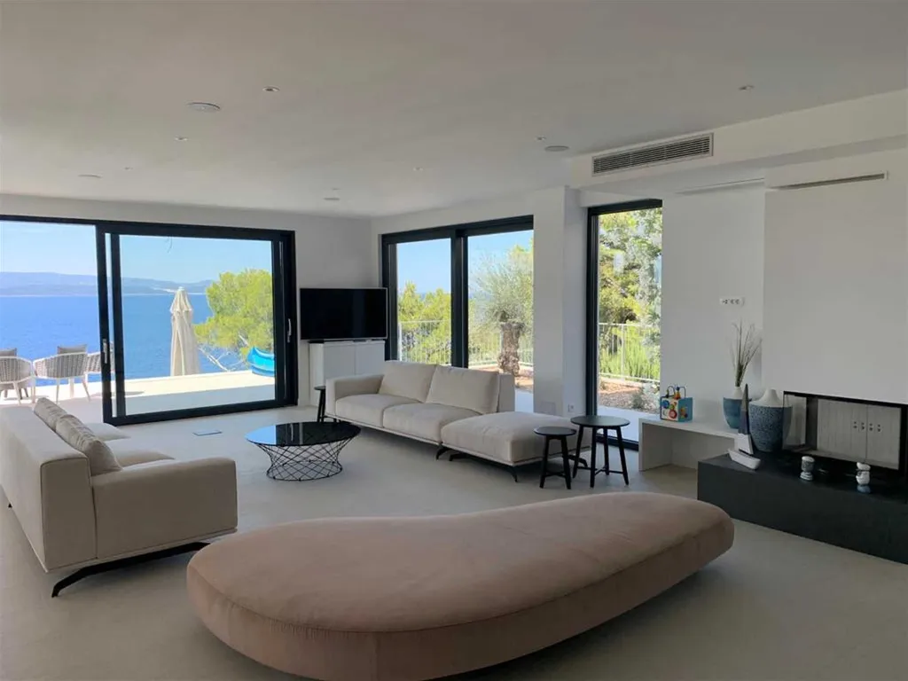 9-Bedroom Villa with Private Pool in Brela