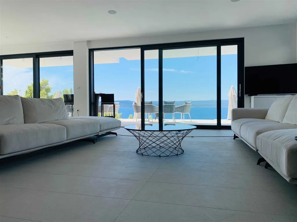 9-Bedroom Villa with Private Pool in Brela