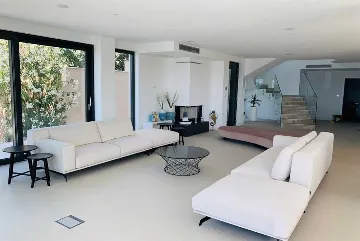 9-Bedroom Villa with Private Pool in Brela