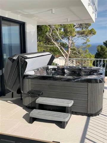 9-Bedroom Villa with Private Pool in Brela