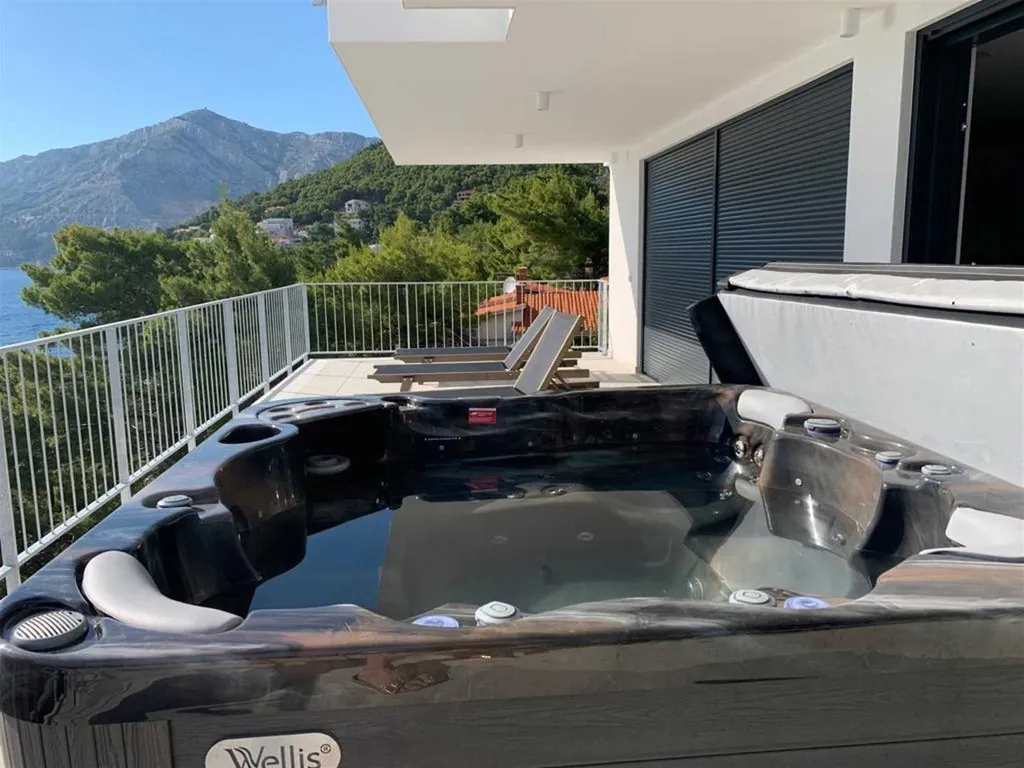9-Bedroom Villa with Private Pool in Brela