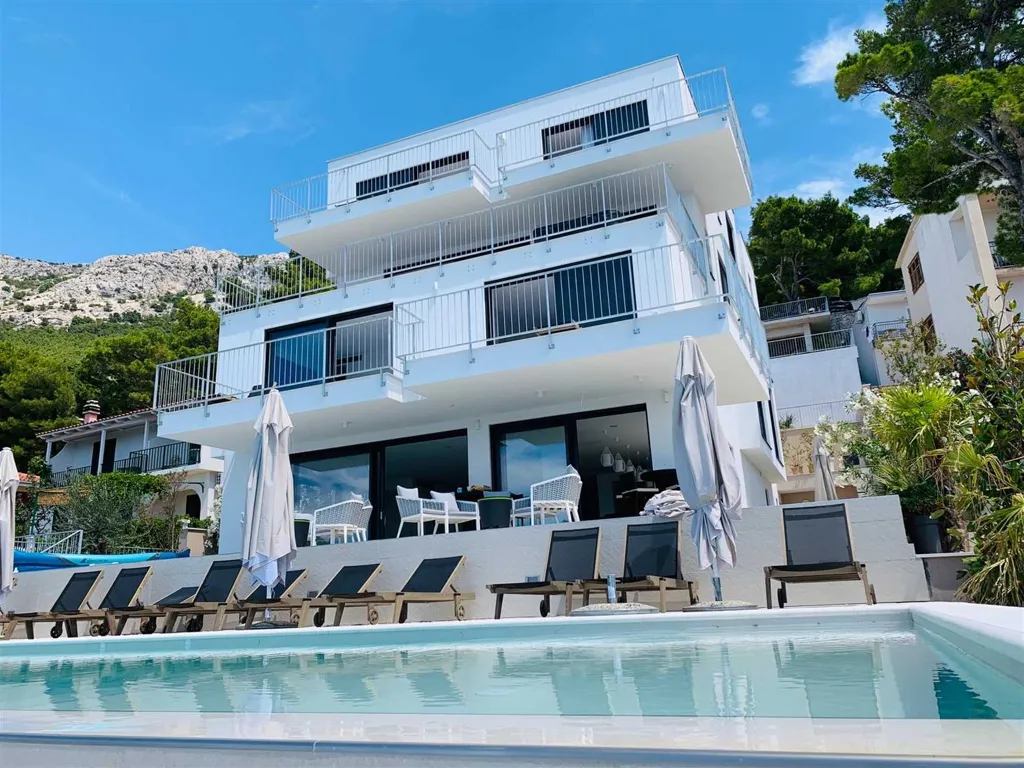 9-Bedroom Villa with Private Pool in Brela