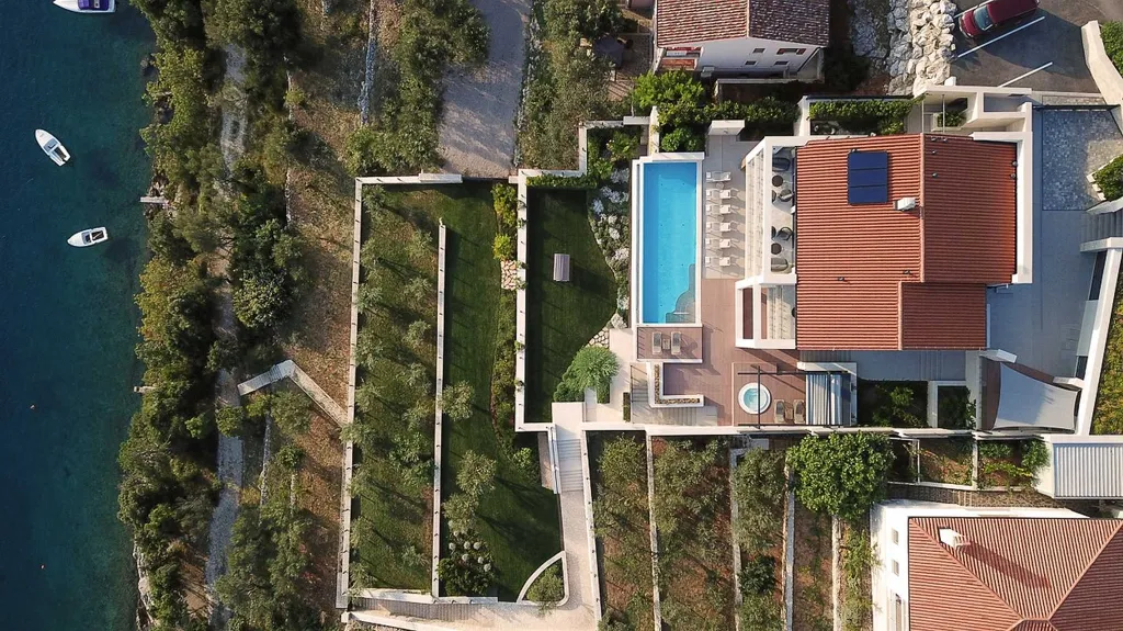 5-Bedroom Villa for 10 Guests in Duga Luka