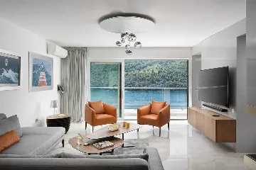 5-Bedroom Villa for 10 Guests in Duga Luka