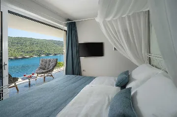 5-Bedroom Villa for 10 Guests in Duga Luka