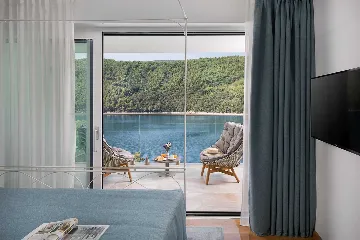 5-Bedroom Villa for 10 Guests in Duga Luka