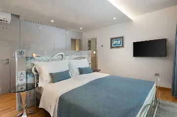 5-Bedroom Villa for 10 Guests in Duga Luka