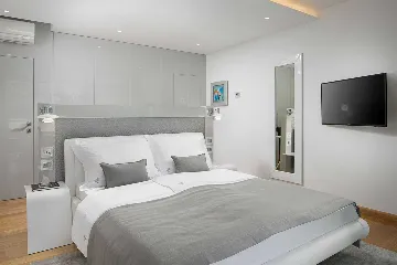 5-Bedroom Villa for 10 Guests in Duga Luka