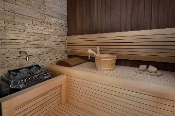 5-Bedroom Villa for 10 Guests in Duga Luka