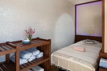 5-Bedroom Villa for 10 Guests in Duga Luka