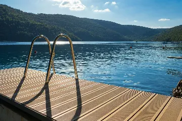 5-Bedroom Villa for 10 Guests in Duga Luka